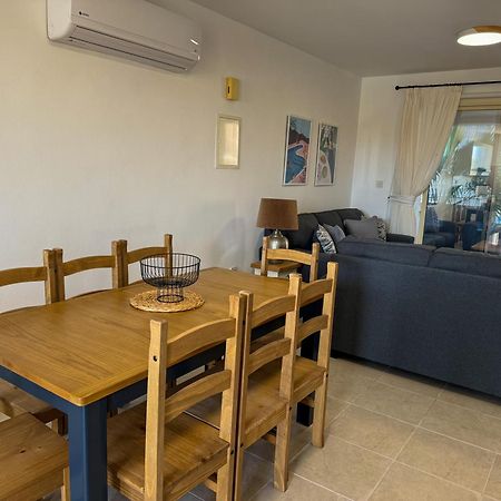 Royal-Seacrest Oasis, Pool-Side Apartman Paphos Kültér fotó