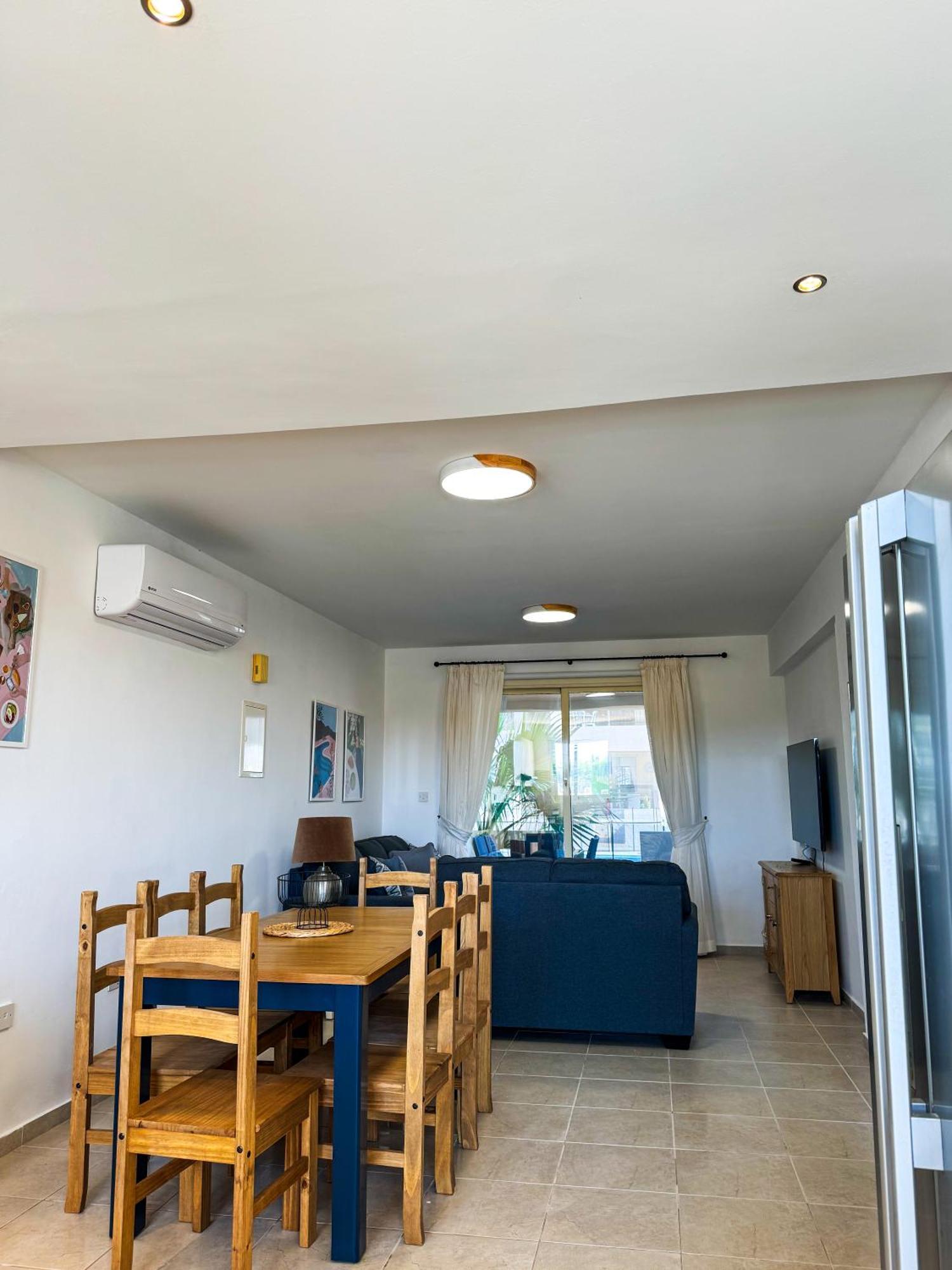 Royal-Seacrest Oasis, Pool-Side Apartman Paphos Kültér fotó