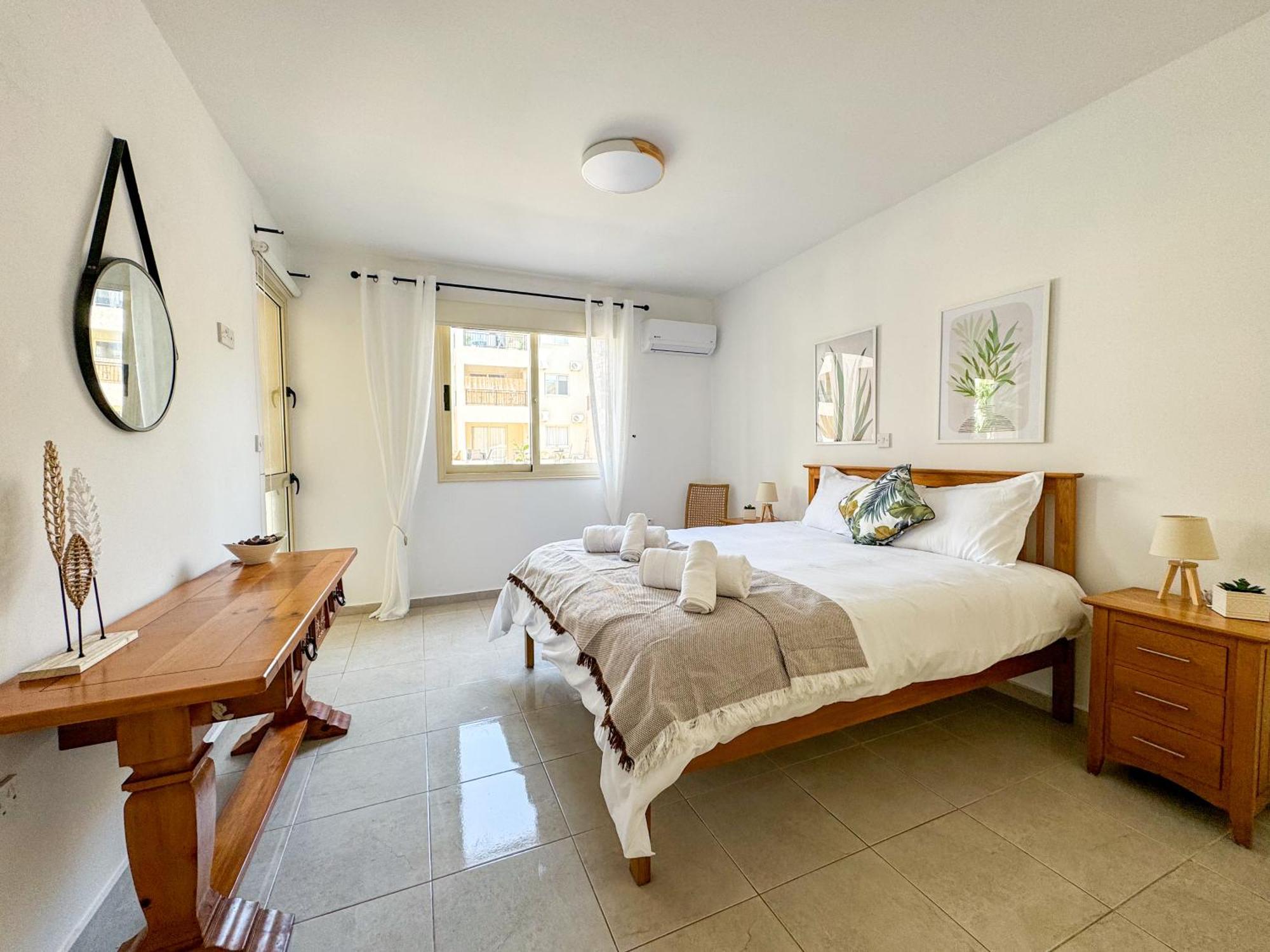 Royal-Seacrest Oasis, Pool-Side Apartman Paphos Kültér fotó