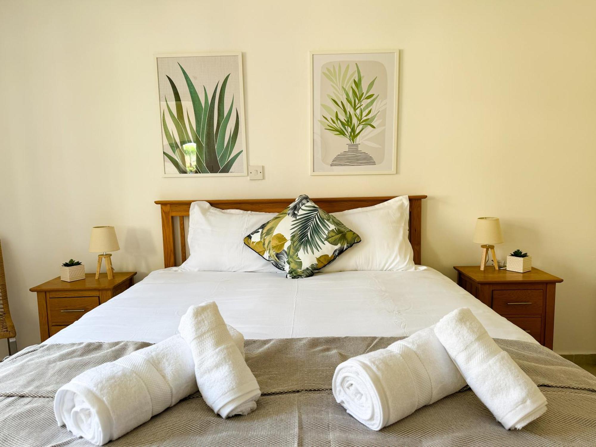Royal-Seacrest Oasis, Pool-Side Apartman Paphos Kültér fotó
