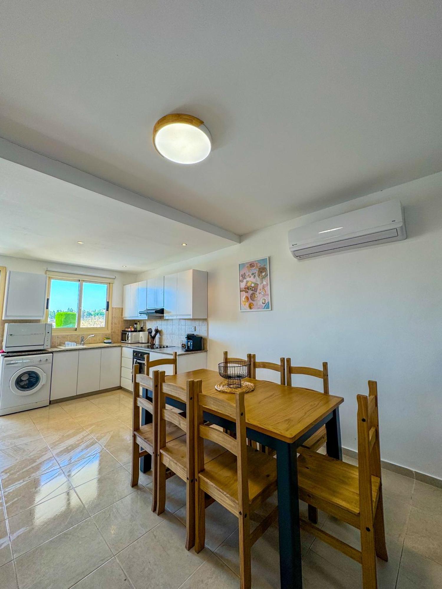Royal-Seacrest Oasis, Pool-Side Apartman Paphos Kültér fotó