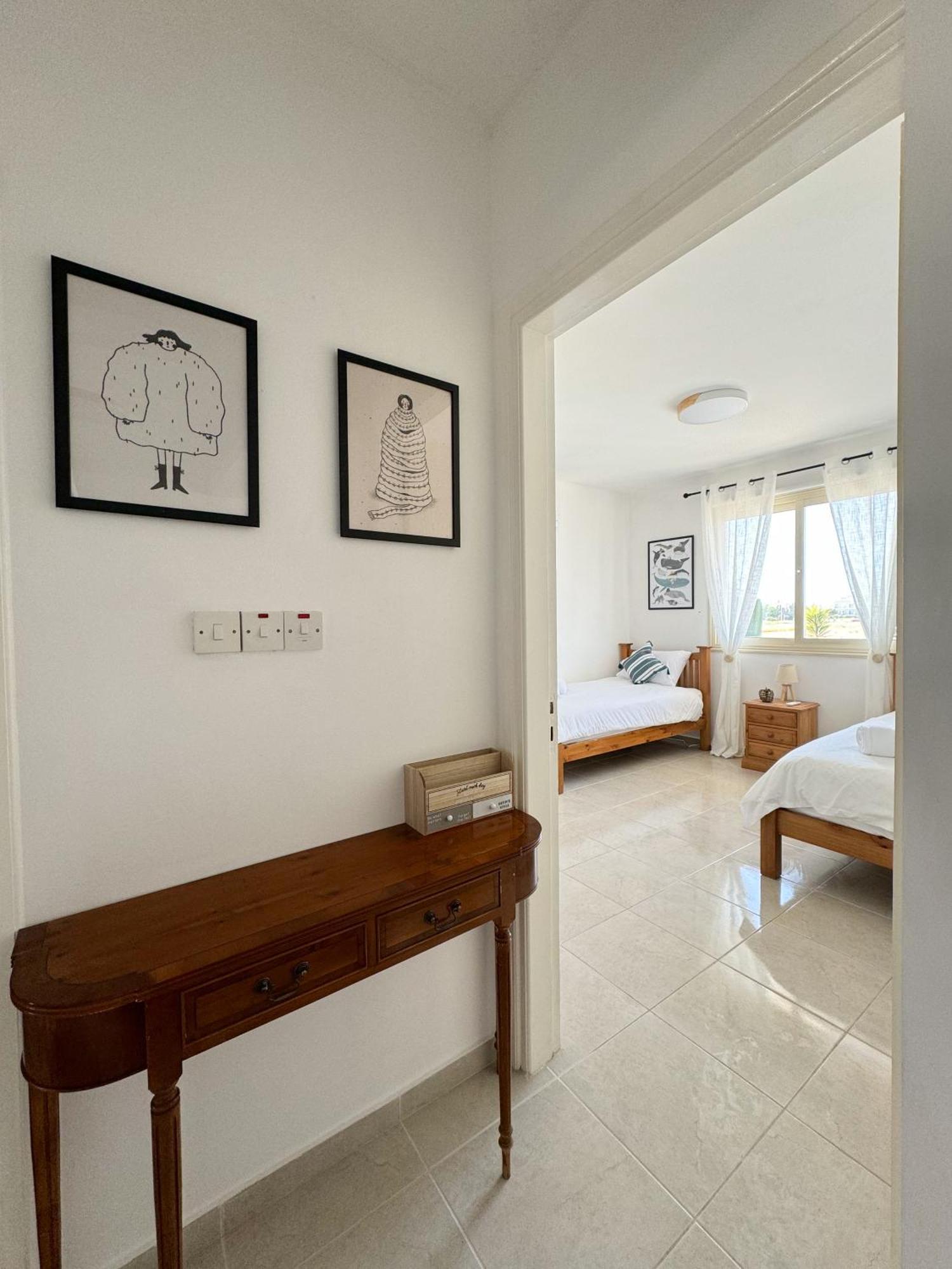 Royal-Seacrest Oasis, Pool-Side Apartman Paphos Kültér fotó