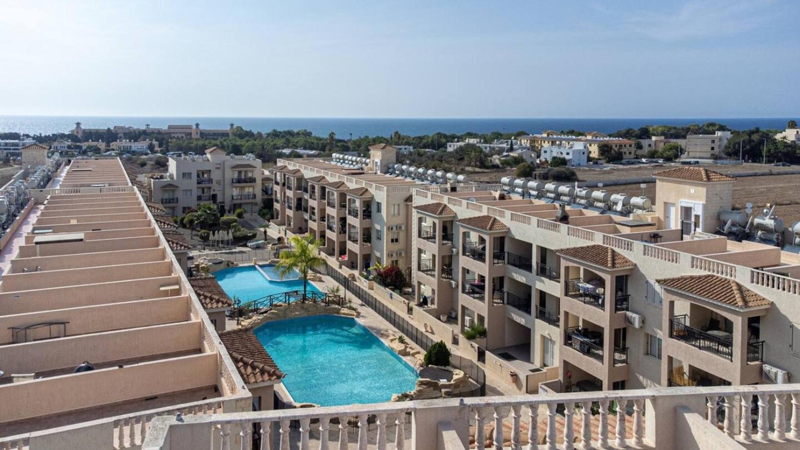 Royal-Seacrest Oasis, Pool-Side Apartman Paphos Kültér fotó