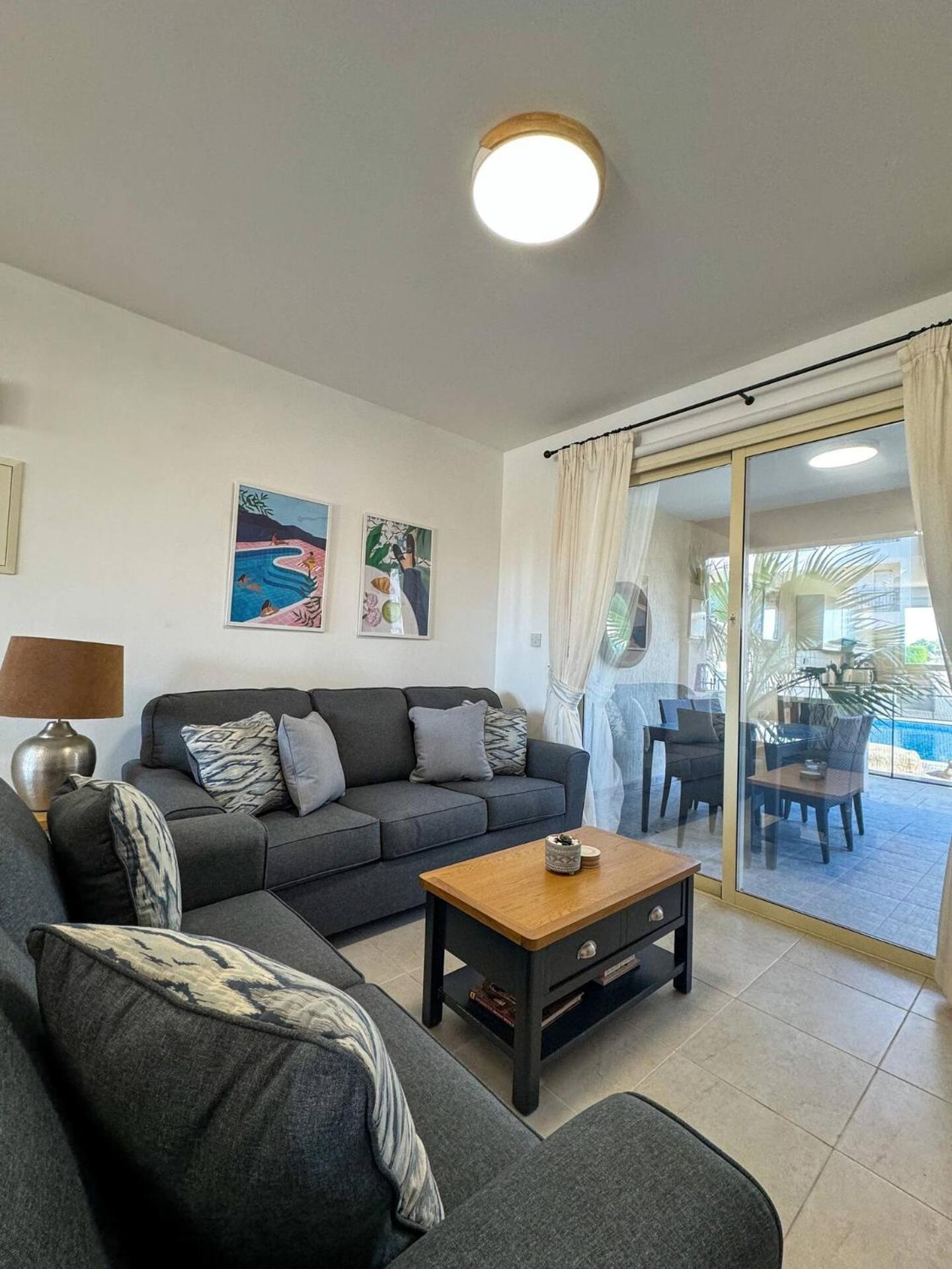 Royal-Seacrest Oasis, Pool-Side Apartman Paphos Kültér fotó